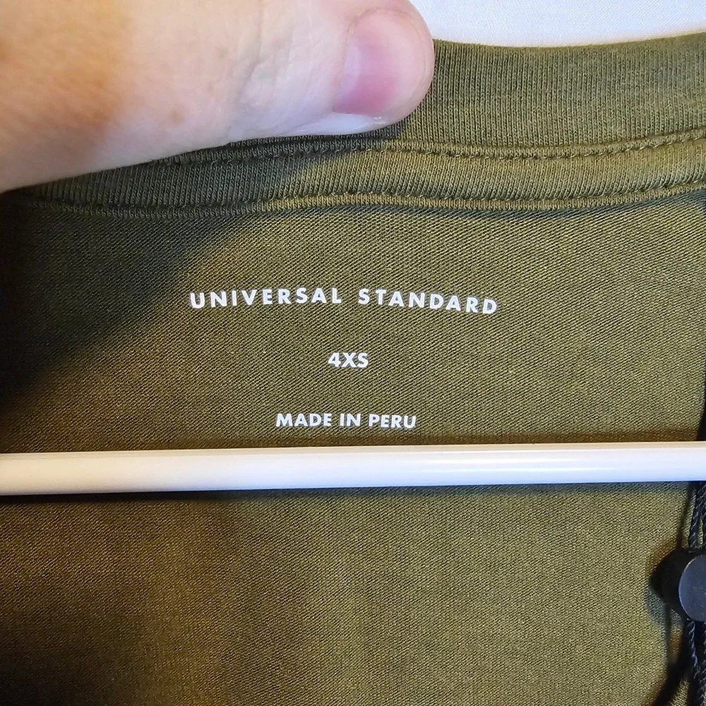 Universal Standard V-Rex Tee Military Olive Green Plus Size 4XS=XS Short Sleeve - Picture 4 of 6